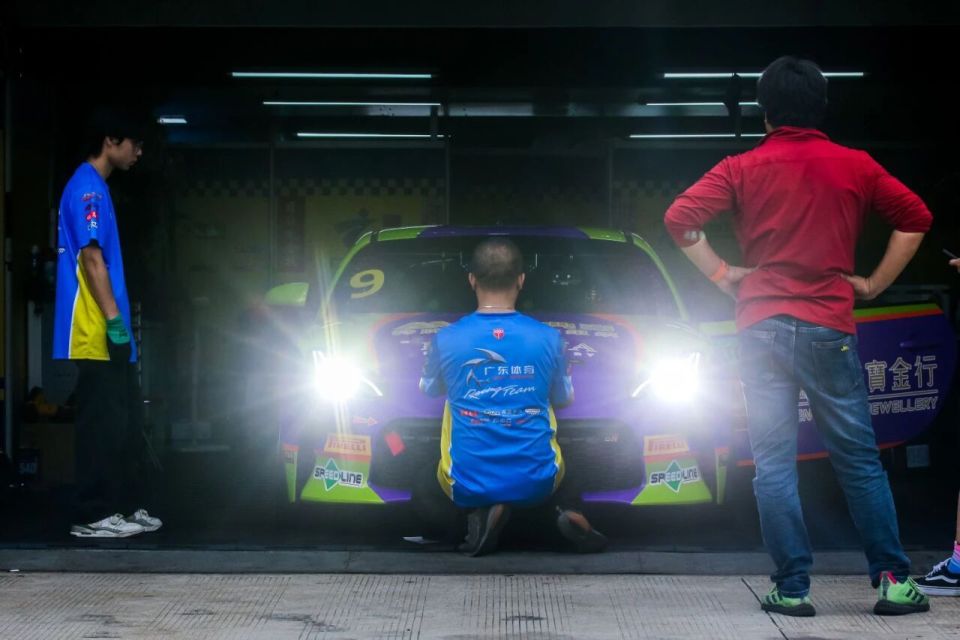 人首个赛季, MMMZ, om